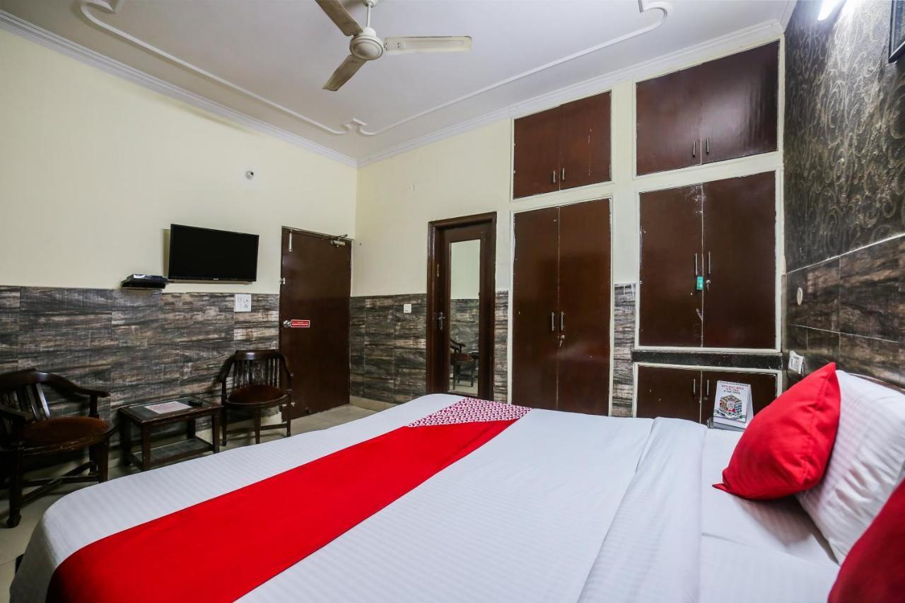 Oyo Downtown Inn Near Leisure Valley Park Гургаон Экстерьер фото