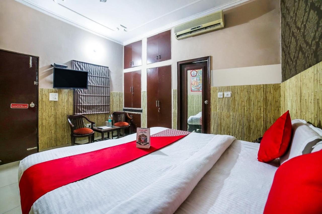 Oyo Downtown Inn Near Leisure Valley Park Гургаон Экстерьер фото