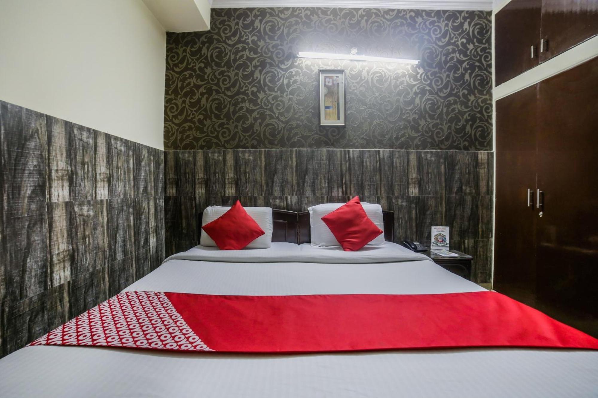 Oyo Downtown Inn Near Leisure Valley Park Гургаон Экстерьер фото